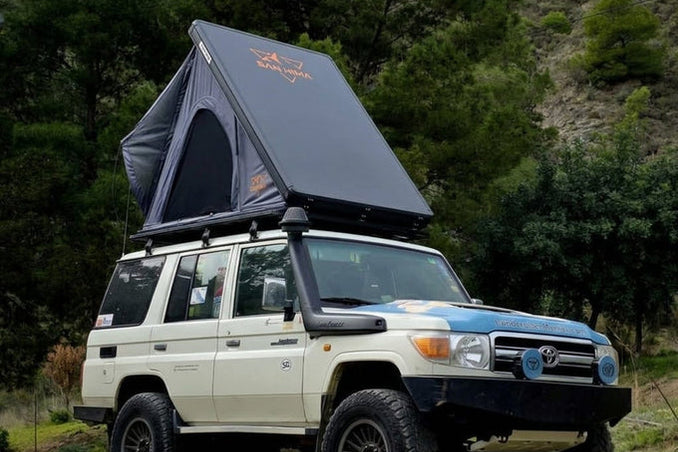 LCM Dune hardshell daktent opengeklapt op Toyota Land Cruiser – daklast in de praktijk