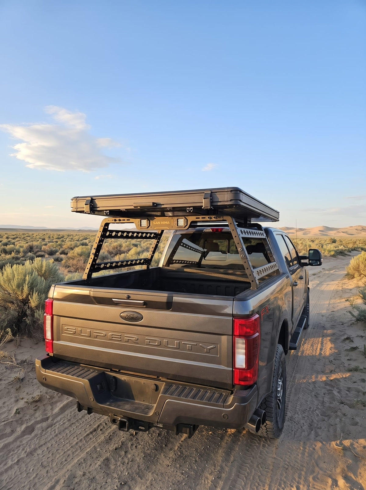 SAN HIMA universal bed rack mounted on the bed of a pick-up