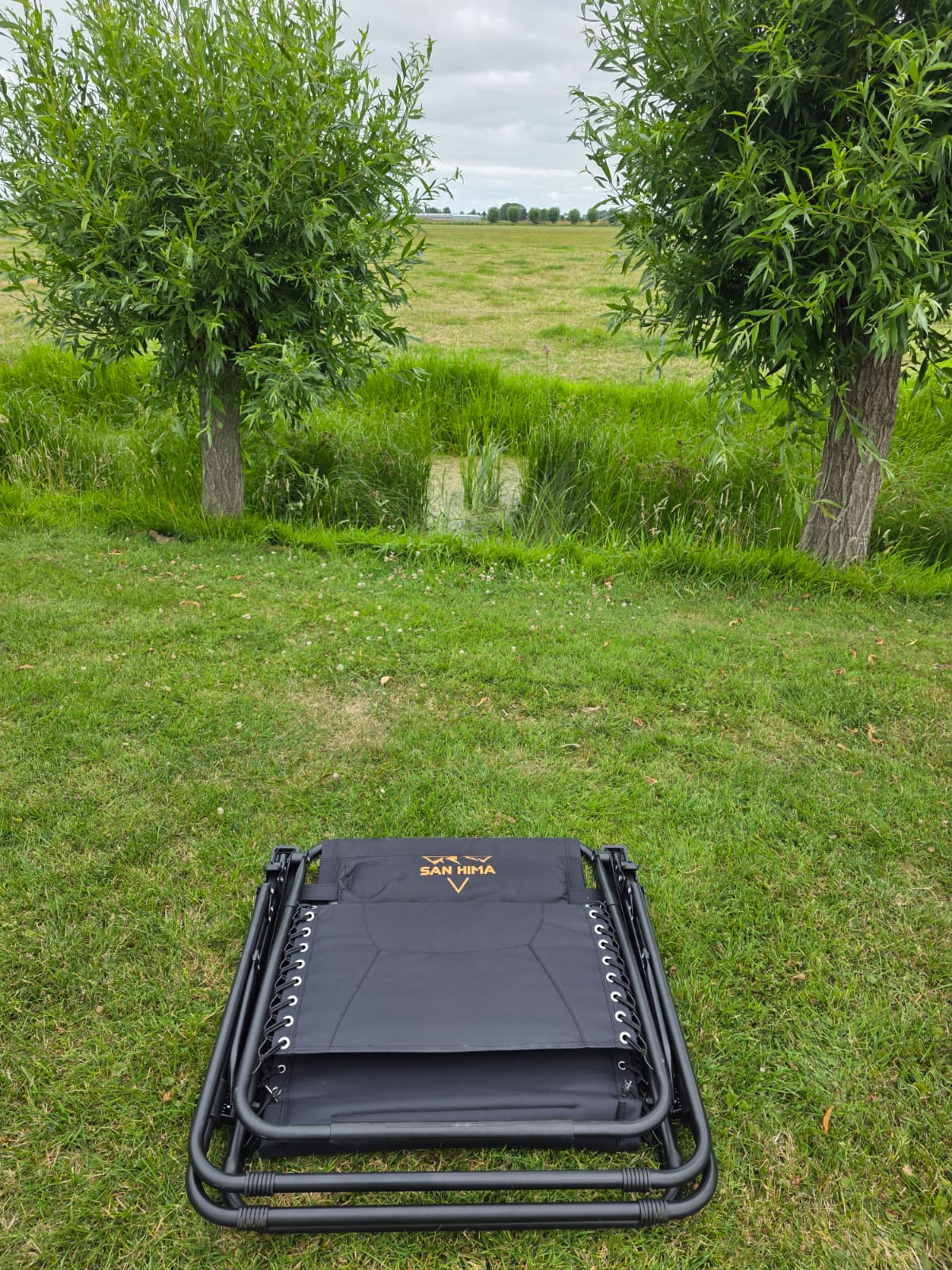 Campingstoel plat opgevouwen – compact mee te nemen naar camping of strand